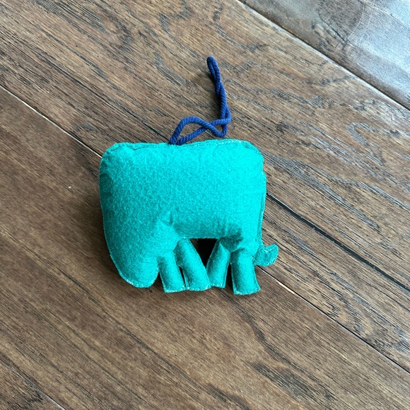 ⛄️ 50% off⛄️ Felt Elephant Ornament/Present Topper - Picture 2 of 4